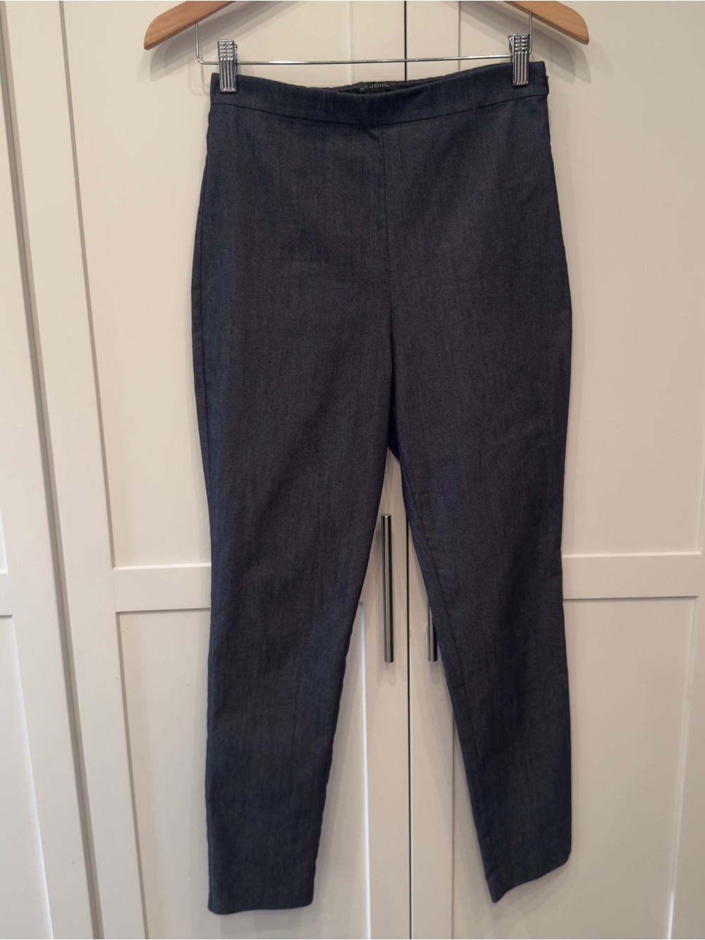 St. John Dark Denim Rinse Straight Ankle Pants Size Small Side Zip Blue Luxury